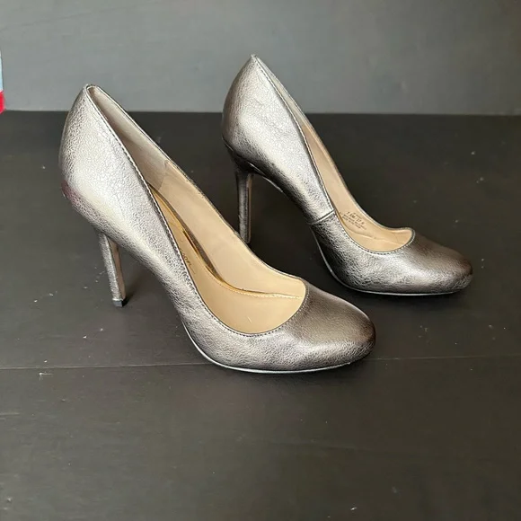 NWOT Jessica Simpson Pewter heels - Picture 9 of 11
